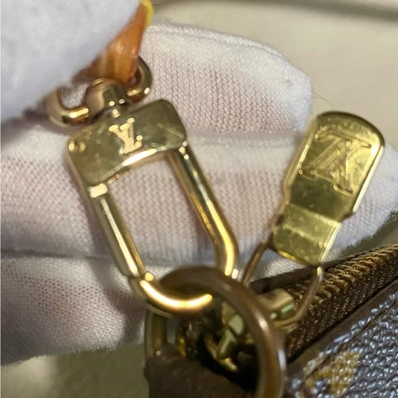 ‼️❌SOLD❌‼️🔥❤️ Louis Vuitton Iconic Monogram Pochette in EUC! Made in France - Picture 3 of 13
